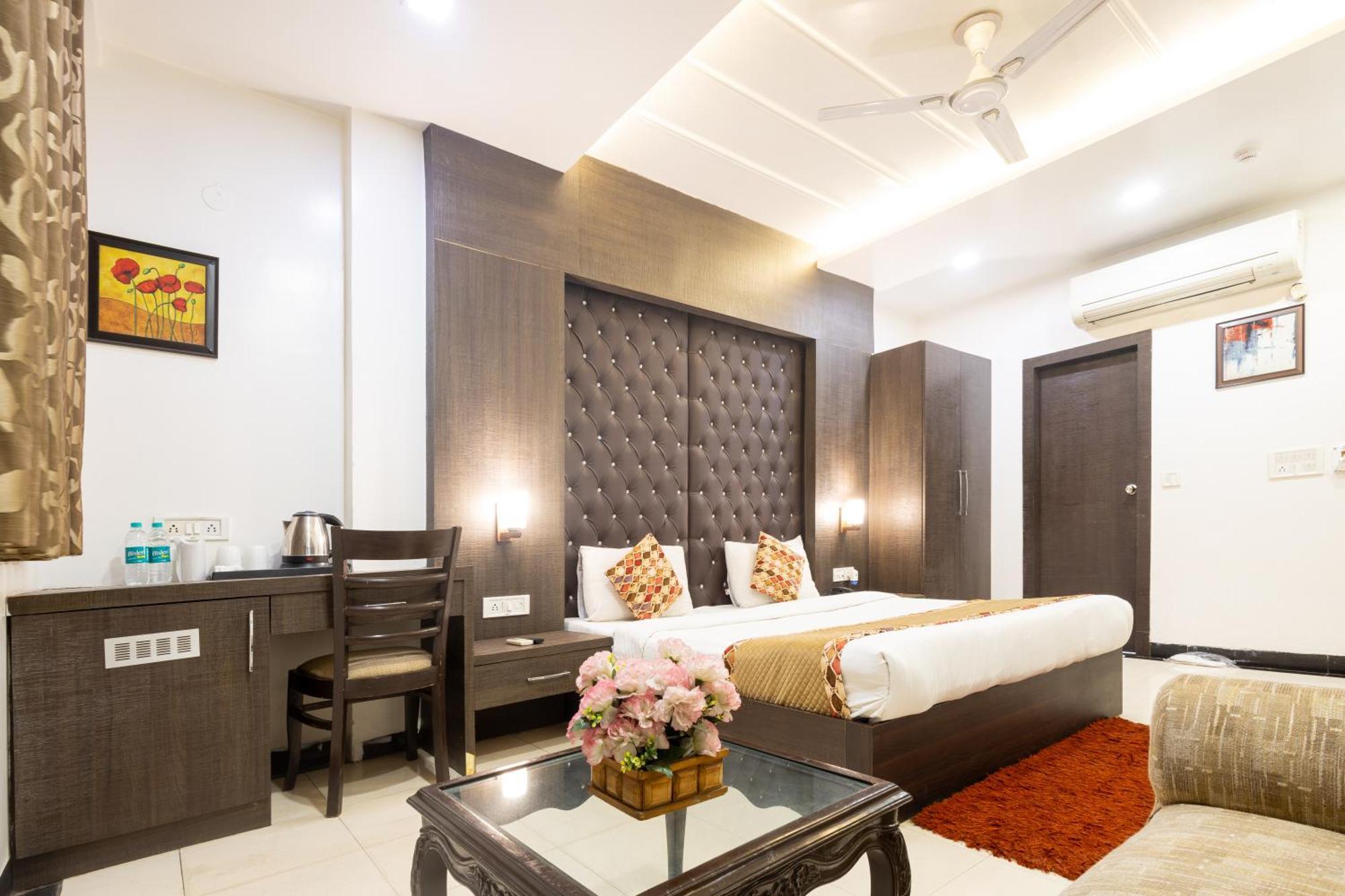 Hotel Red Castle - Karol Bagh - Where Luxury Meets Comfort Нью-Дели Экстерьер фото