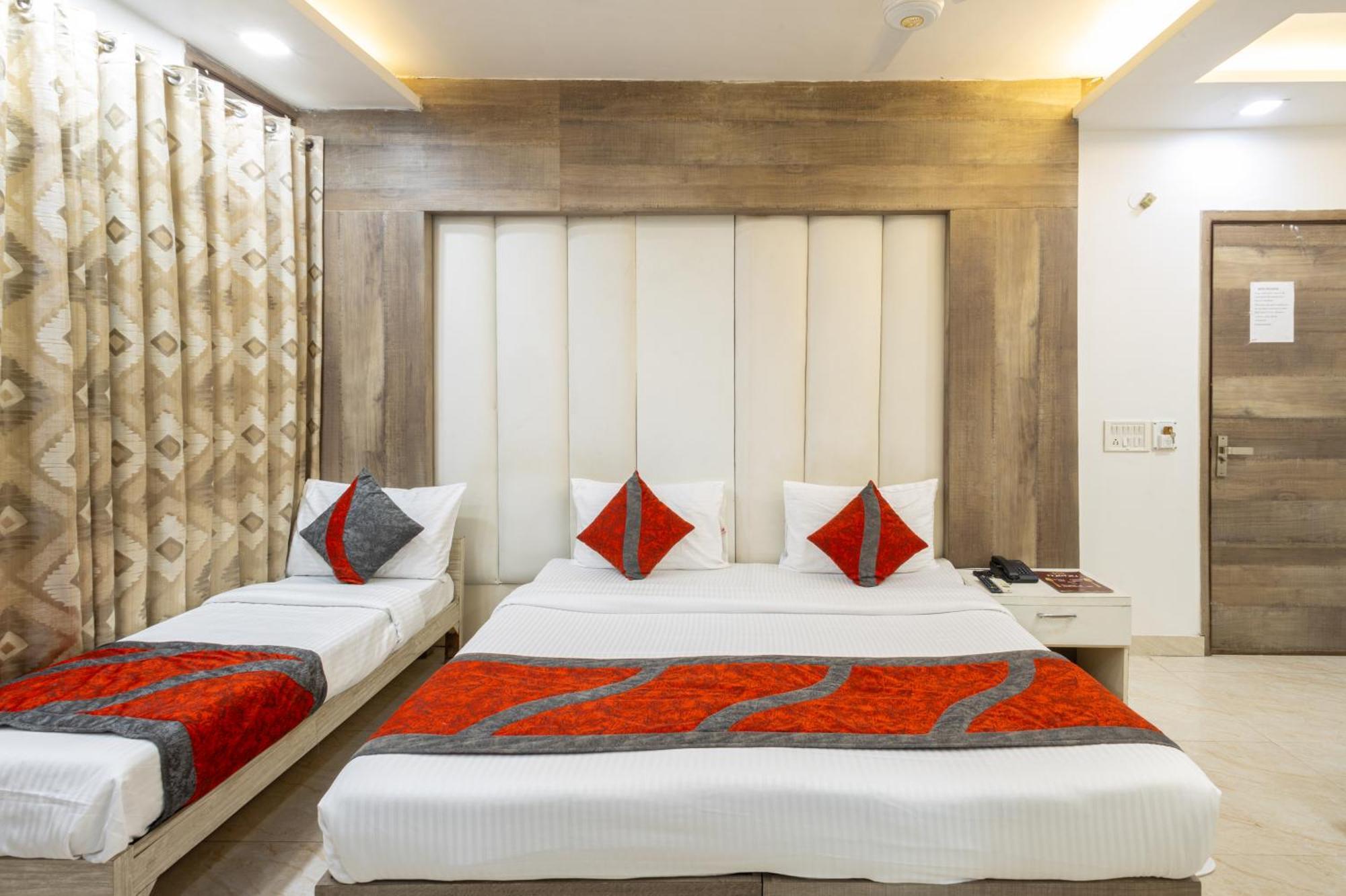 Hotel Red Castle - Karol Bagh - Where Luxury Meets Comfort Нью-Дели Экстерьер фото