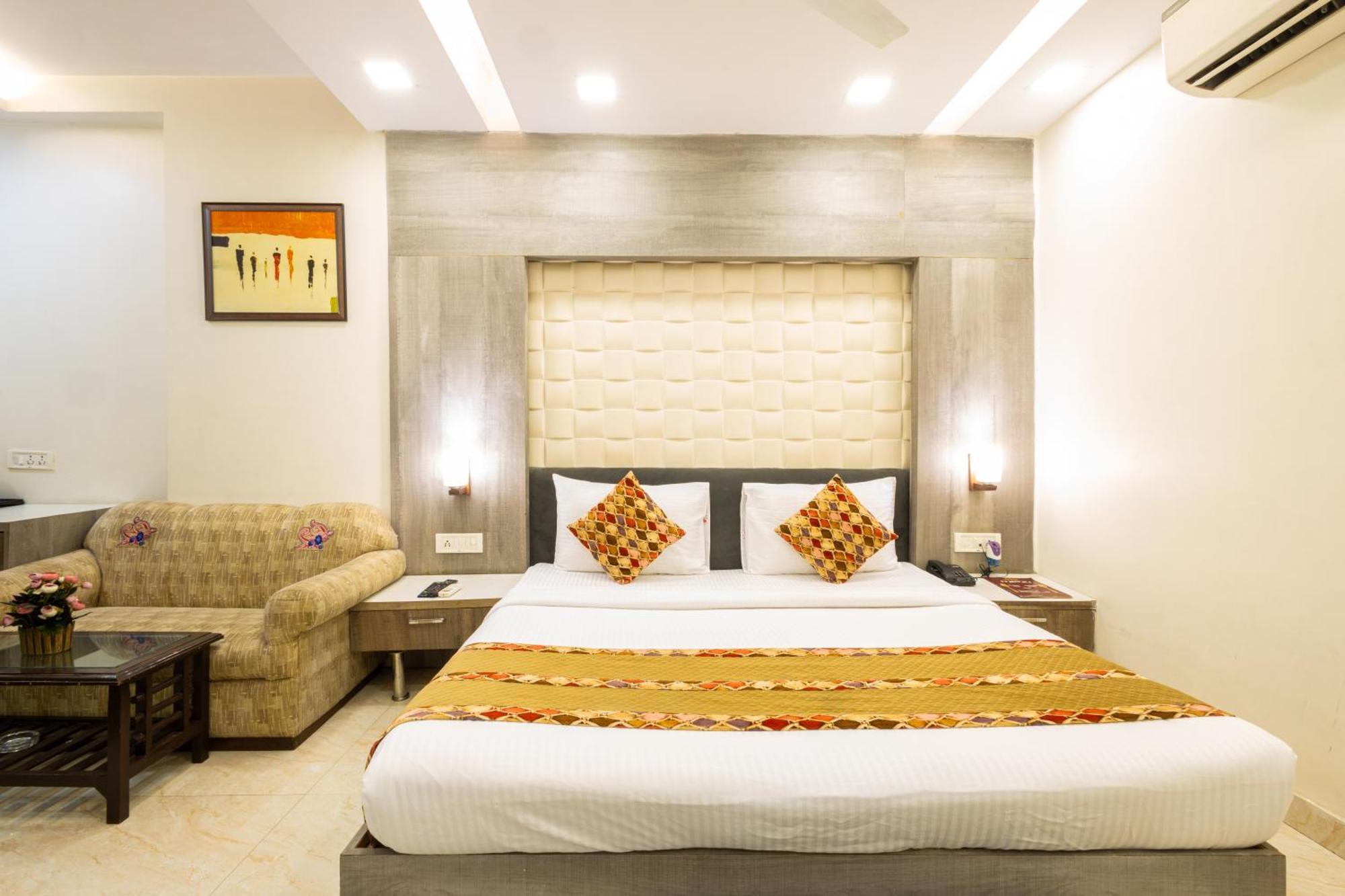 Hotel Red Castle - Karol Bagh - Where Luxury Meets Comfort Нью-Дели Экстерьер фото