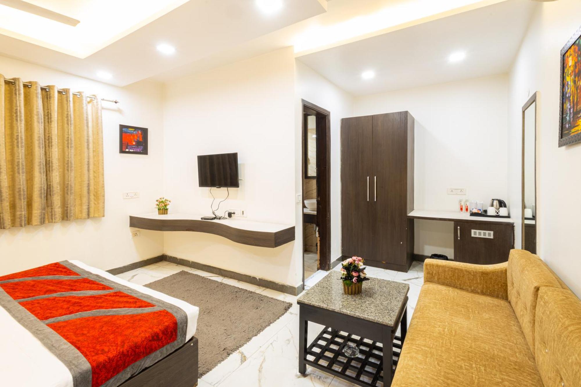 Hotel Red Castle - Karol Bagh - Where Luxury Meets Comfort Нью-Дели Экстерьер фото