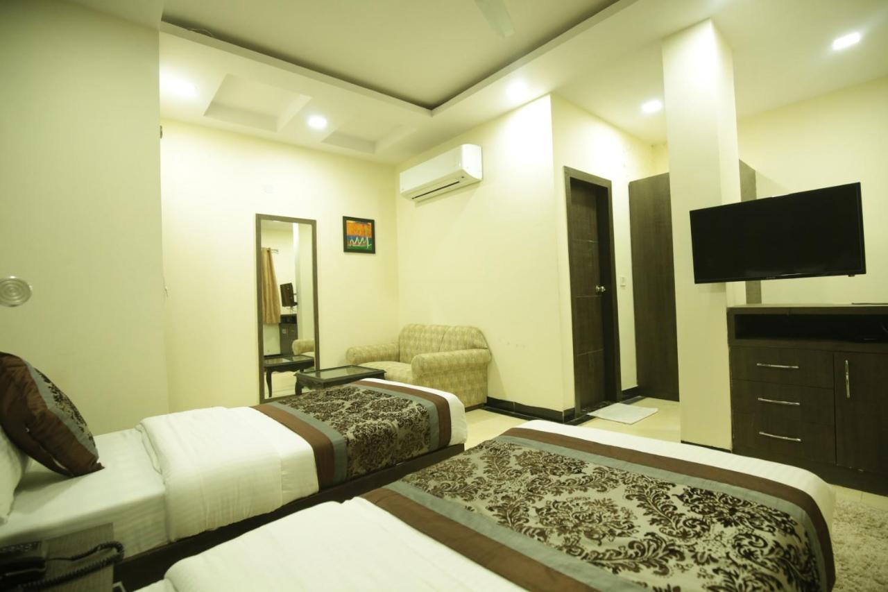 Hotel Red Castle - Karol Bagh - Where Luxury Meets Comfort Нью-Дели Экстерьер фото