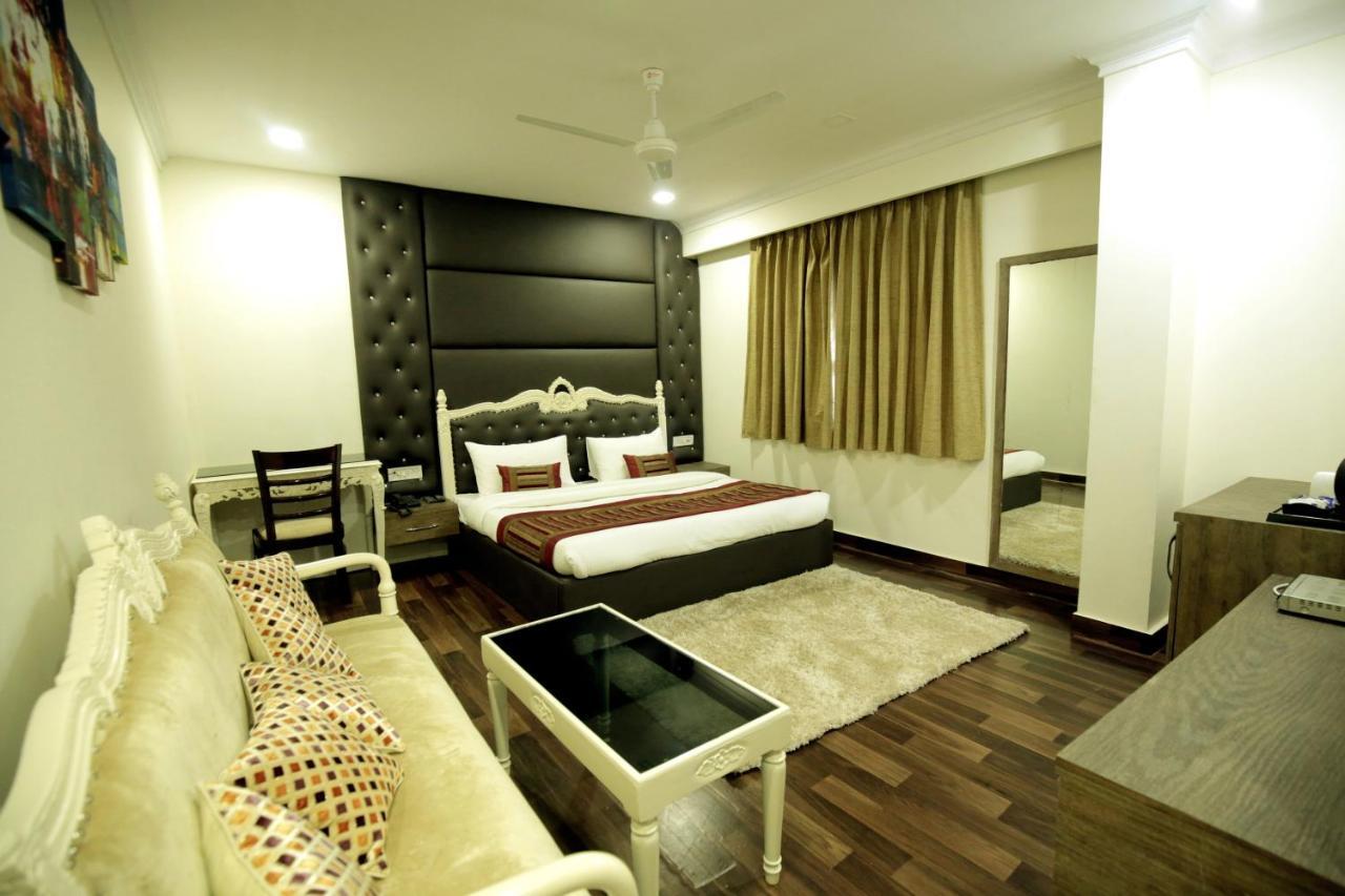 Hotel Red Castle - Karol Bagh - Where Luxury Meets Comfort Нью-Дели Экстерьер фото